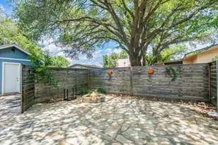 209 N Elk St, Fredericksburg, TX 78624 - Photo 30