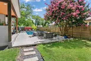 209 N Elk St, Fredericksburg, TX 78624 - Photo 26