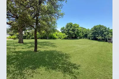320 W Park St, Fredericksburg, TX 78624 - Photo 4