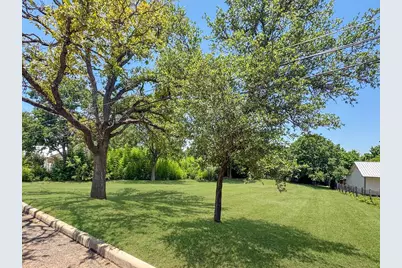 320 W Park St, Fredericksburg, TX 78624 - Photo 1
