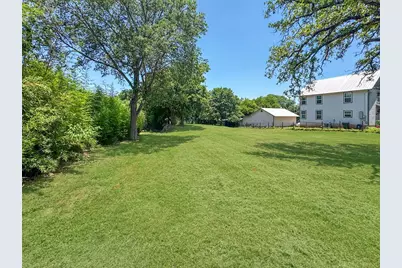 320 W Park St, Fredericksburg, TX 78624 - Photo 2