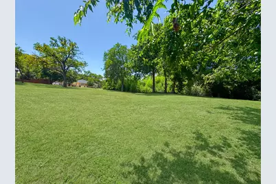 320 W Park St, Fredericksburg, TX 78624 - Photo 8