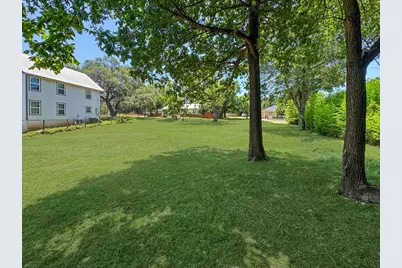 320 W Park St, Fredericksburg, TX 78624 - Photo 6