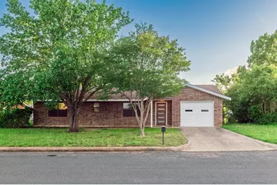 203 Broadmoor St, Fredericksburg, TX 78624 - Photo 1