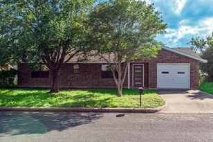 203 Broadmoor St, Fredericksburg, TX 78624 - Photo 40