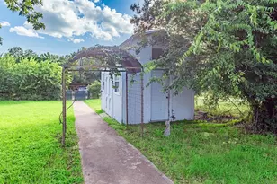 203 Broadmoor St, Fredericksburg, TX 78624 - Photo 28