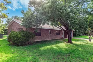 203 Broadmoor St, Fredericksburg, TX 78624 - Photo 36