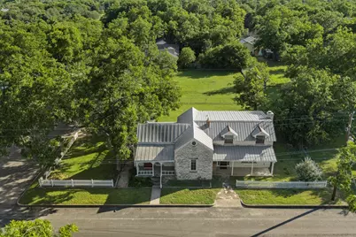 501 W Creek St, Fredericksburg, TX 78624 - Photo 8