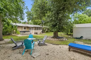 703 N Edison St, Fredericksburg, TX 78624 - Photo 4