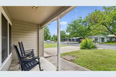 703 N Edison St, Fredericksburg, TX 78624 - Photo 10
