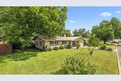 703 N Edison St, Fredericksburg, TX 78624 - Photo 8