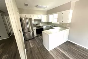 1402 N Adams St, Fredericksburg, TX 78624 - Photo 6