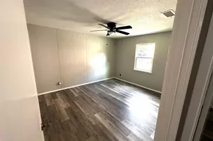 1402 N Adams St, Fredericksburg, TX 78624 - Photo 10