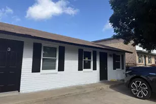 1402 N Adams St, Fredericksburg, TX 78624 - Photo 2