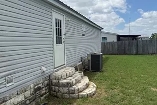 200 Sarah Cir, Llano, TX 78643 - Photo 4