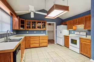 1310 N Warbler Dr, Kerrville, TX 78028 - Photo 6