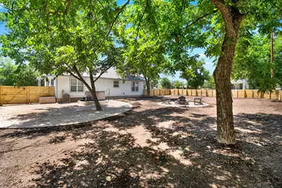 901 Bell St, Fredericksburg, TX 78624 - Photo 26