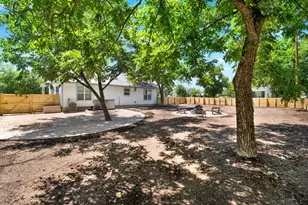 901 Bell St, Fredericksburg, TX 78624 - Photo 26