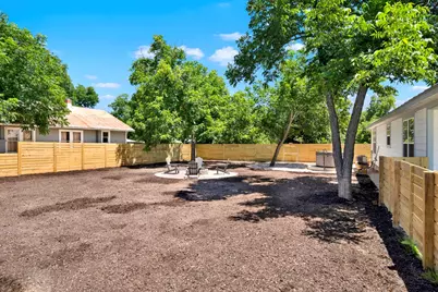 901 Bell St, Fredericksburg, TX 78624 - Photo 24