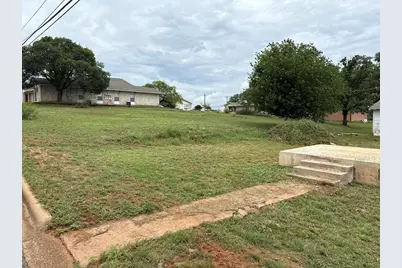 1001 W Main St, Llano, TX 78643 - Photo 1