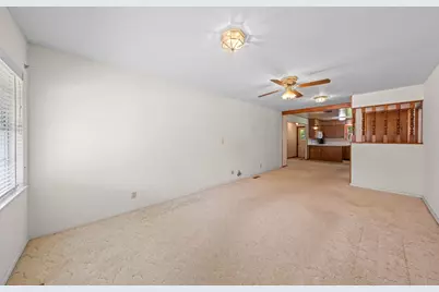512 W Peach St, Fredericksburg, TX 78624 - Photo 14