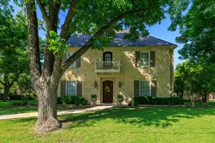 707 W Creek St, Fredericksburg, TX 78624 - Photo 2