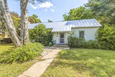 606 W Austin St, Fredericksburg, TX 78624 - Photo 8