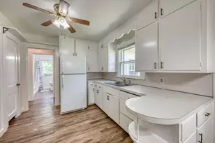204 N Orange St, Fredericksburg, TX 78624 - Photo 18
