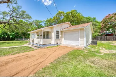 204 N Orange St, Fredericksburg, TX 78624 - Photo 2