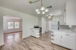 204 N Orange St, Fredericksburg, TX 78624 - Photo 18
