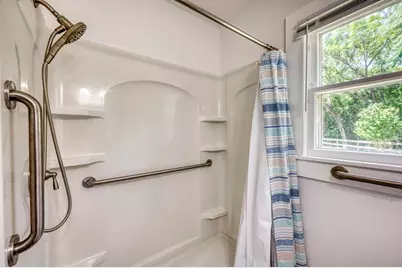 204 N Orange St, Fredericksburg, TX 78624 - Photo 14