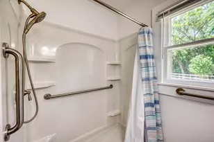 204 N Orange St, Fredericksburg, TX 78624 - Photo 14