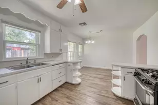 204 N Orange St, Fredericksburg, TX 78624 - Photo 20