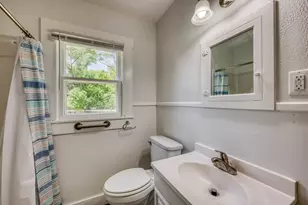 204 N Orange St, Fredericksburg, TX 78624 - Photo 12