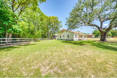 204 N Orange St, Fredericksburg, TX 78624 - Photo 24