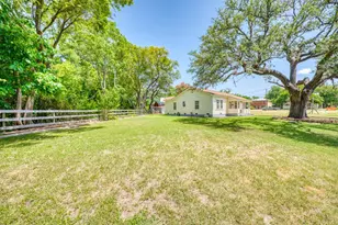 204 N Orange St, Fredericksburg, TX 78624 - Photo 24