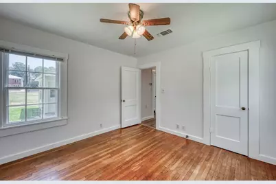 204 N Orange St, Fredericksburg, TX 78624 - Photo 10
