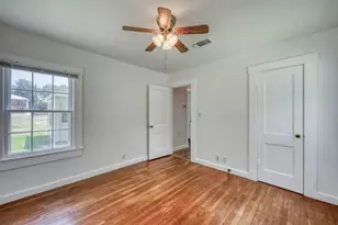 204 N Orange St, Fredericksburg, TX 78624 - Photo 10