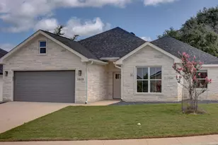 1808 N Chateau Ln, Kerrville, TX 78028 - Photo 2