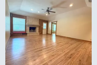 114 Edgewood Dr, Fredericksburg, TX 78624 - Photo 2