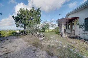 999 Royal Oaks Loop, Fredericksburg, TX 78624 - Photo 2
