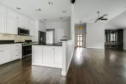 218 E Creekview Dr, Fredericksburg, TX 78624 - Photo 8