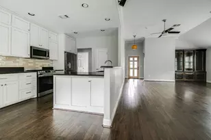 218 E Creekview Dr, Fredericksburg, TX 78624 - Photo 8