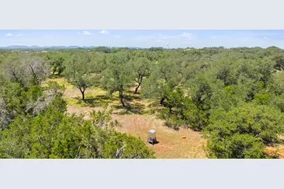 118 E Creekview Dr, Johnson City, TX 78636 - Photo 4