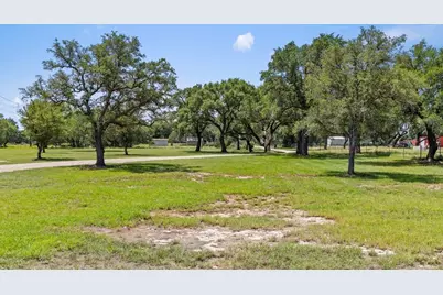 118 E Creekview Dr, Johnson City, TX 78636 - Photo 14