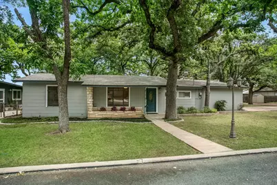 111 Beverly Dr, Fredericksburg, TX 78624 - Photo 2