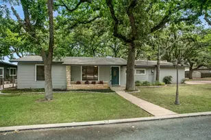 111 Beverly Dr, Fredericksburg, TX 78624 - Photo 2