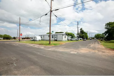 613 Mustang St, Fredericksburg, TX 78624 - Photo 2
