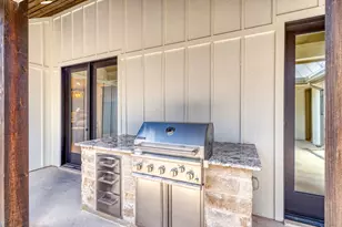 211 Interlaken St, Fredericksburg, TX 78624 - Photo 22