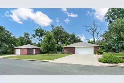 301 W Hackberry St, Fredericksburg, TX 78624 - Photo 8
